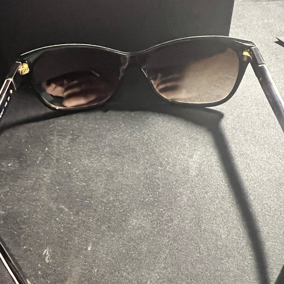 Dolce & Gabbana Leopard Print Women’s Sunglasses With Leopard Print Case - Picture 8 of 15